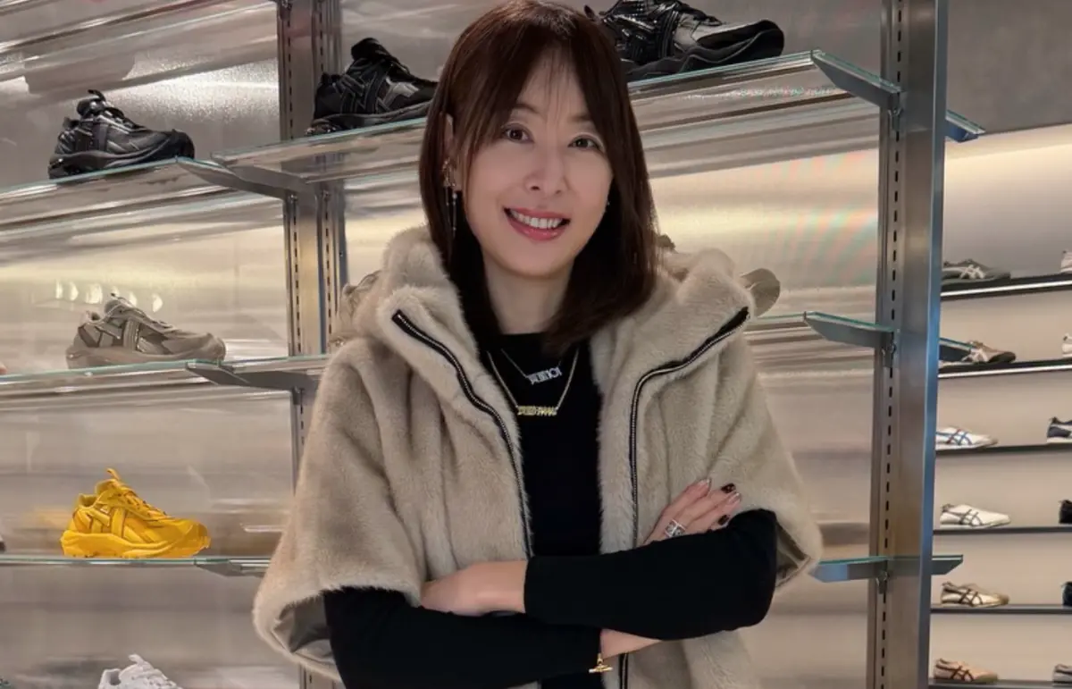 ▲101百貨的鬼塚虎專櫃爆出歧視外籍移工的爭議，101董事長賈永婕（如圖）今日親自前往巡視，要大家之後繼續支持鬼塚虎，這樣才能更好的監督他們是否有改進。（圖／賈永婕的跑跳人生臉書）