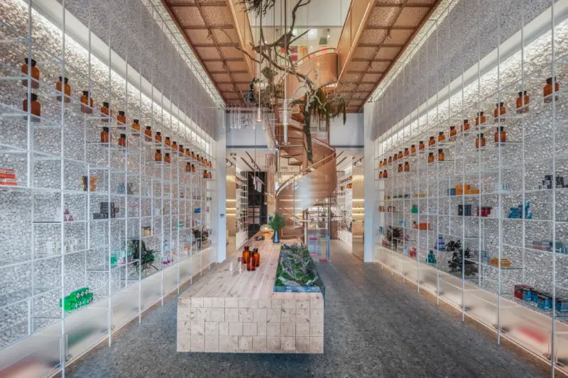 陪台中人8年！全台「最美藥局」宣布熄燈　老闆親揭轉戰電商原因