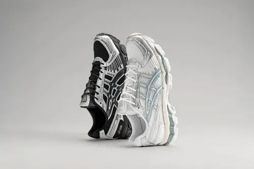 ▲ASICS&nbsp;SPORTSTYLE 經典重現，打造全新 GEL-KAYANO 12.1鞋款，象徵兩大經典跑鞋基因的融合。（圖／亞瑟士asics.com.tw）