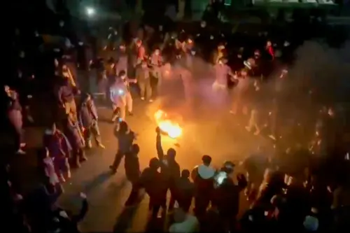 伊朗示威染血！目擊者痛訴政府鎮壓「不停殺人」　靠星鏈突破斷網
