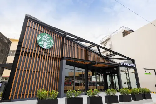 星巴克買一送一今再折70元！超萌夾娃娃機開搶　西螺大同門市開幕
