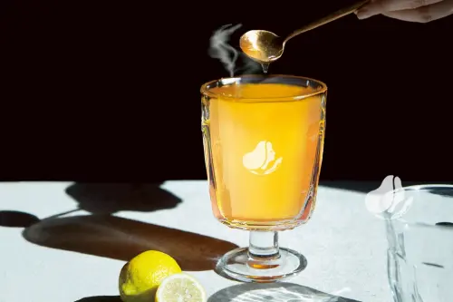 ▲路易莎x桂格「人蔘蜜香檸檬」限熱飲，中杯售價只要65元，市售桂格養氣人蔘單瓶定價69元。（圖／路易莎咖啡 louisacoffee.co）