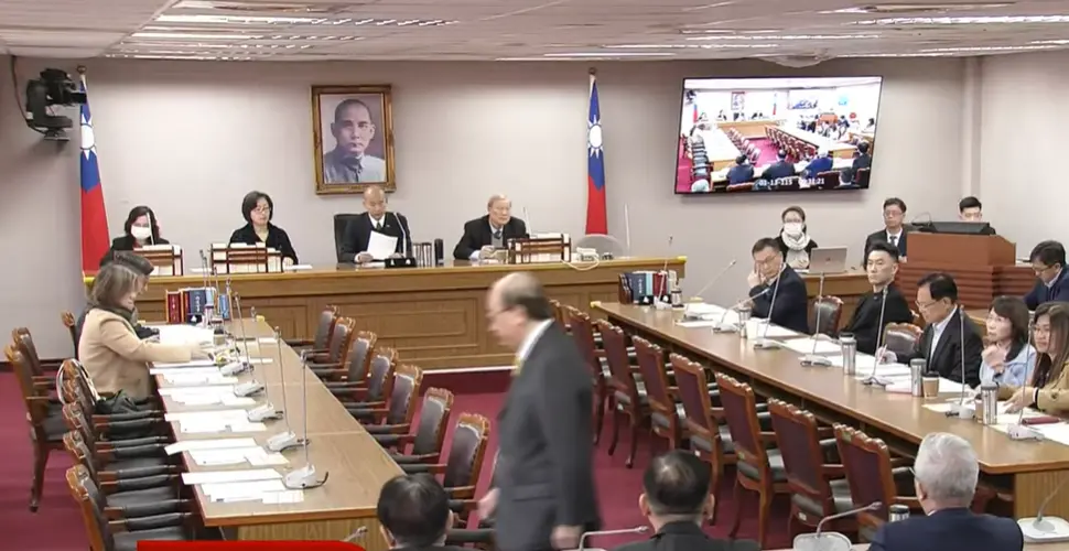 ▲民進黨團總召柯建銘遲到，立法院長韓國瑜酸，動作越來越慢。（圖／翻攝立院ivod系統）