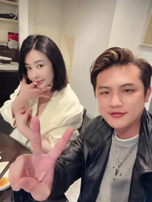 ▲蕭淑慎（左）坦言可以讓梁軒安「花錢解決」生理需求。（圖／翻攝自蕭淑慎臉書）