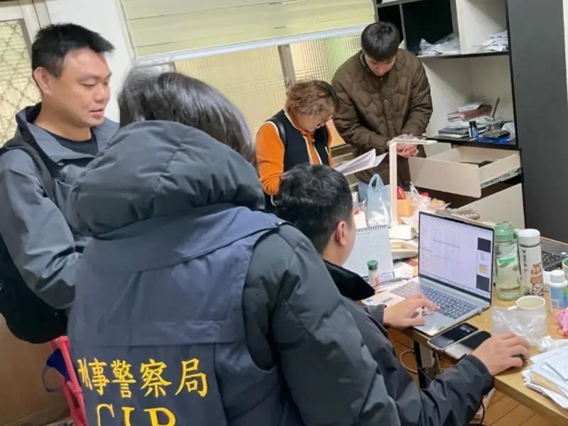 ▲位於高雄市的一間會計事務所鄭姓會計師涉嫌替詐團設立人頭公司，經複訊後法院裁定羈押禁見。（圖／翻攝畫面）