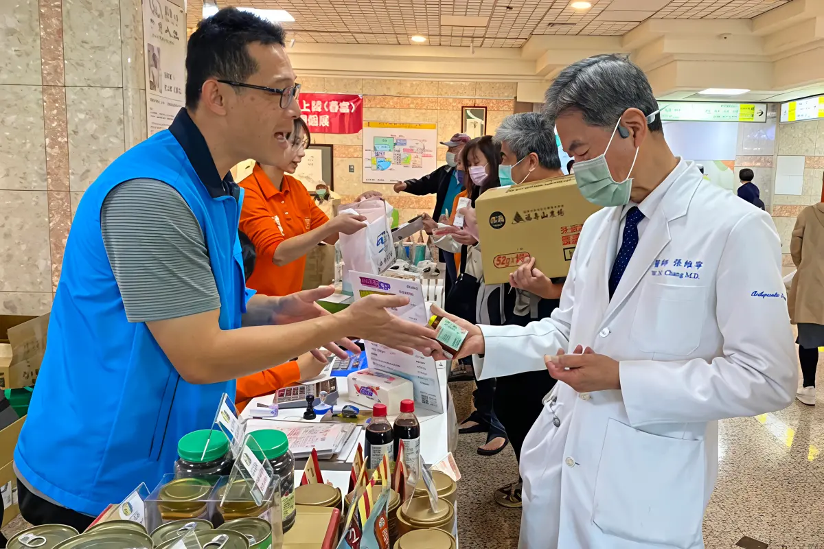 ▲退輔會5大農場優質農特產品聯合行銷，高雄榮總首發「輕鬆GO」。（圖／記者莊全成翻攝）