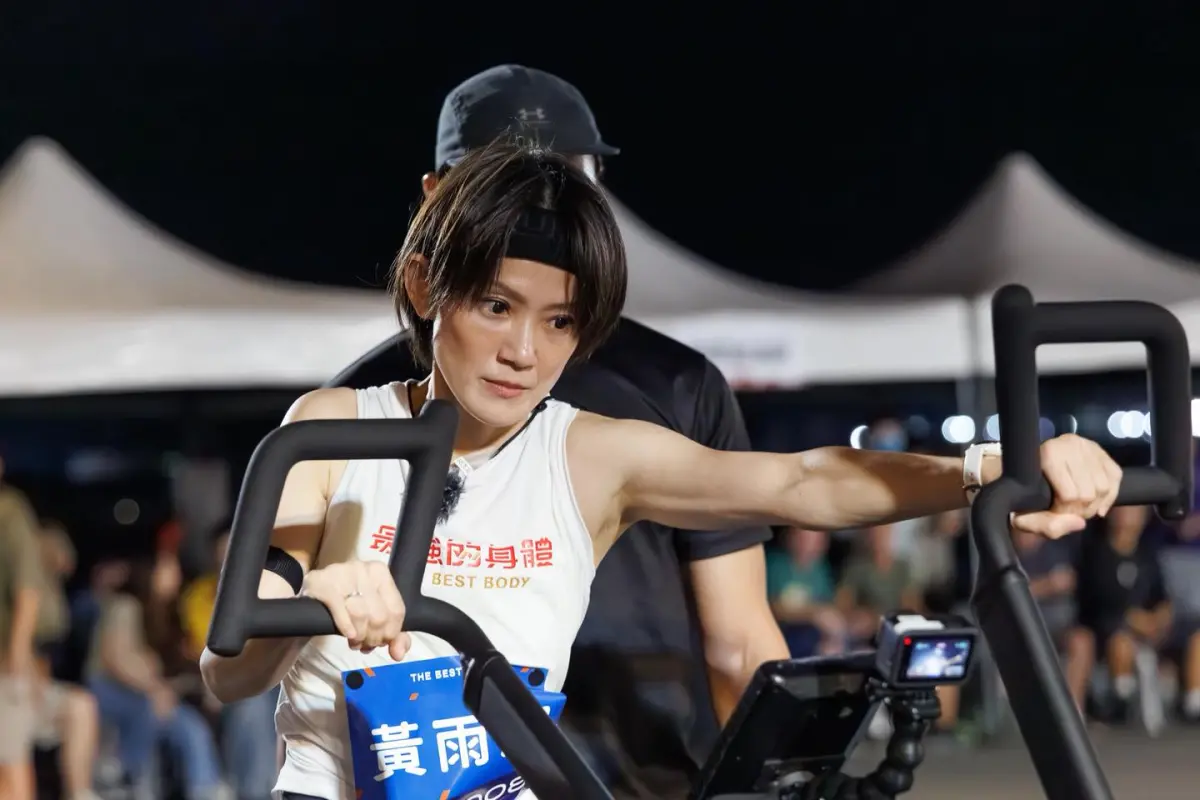 ▲黃雨欣今（23）日迎來46歲生日，從跆拳道國手轉戰演藝圈，她以八點檔作品累積高人氣，近日重回螢光幕曝光的瘦身近照卻引發粉絲關心，她回應：「是照騙，我很健康！」（圖／翻攝自黃雨欣FB）