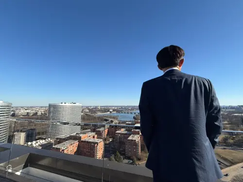 黃國昌訪美拜會AIT總部　前藍駐美幹部大讚：找回國安議題詮釋權
