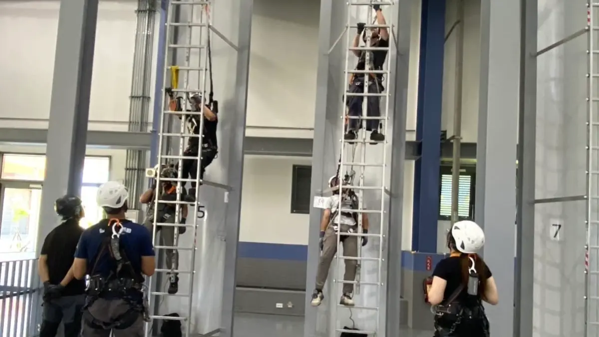 ▲金屬中心《風電產業國際人才培訓班》17日課程中，涵蓋風電必備國際證照-GWO BST取證課程。（圖／金屬中心提供）