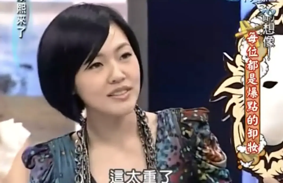 ▲小S（如圖）以愛開玩笑出名，但其實很保護來賓，有次貝童彤卸妝但膚況太差，小S就作主不讓她把面具拿下來。（圖／翻攝自YouTube 我愛貓大）