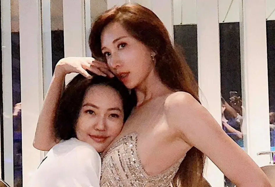 ▲林妍霏因調侃韓籍啦啦隊成員李多慧被罵翻，有人拿出小S（左）做對比，她在小S《康熙來了》期間狂罵林志玲（右），觀眾卻超愛看，兩人長達20年的愛恨情仇，也成為演藝圈經典，林志玲還曾喊話小S：「被罵也甜蜜」。（圖／小S 徐熙娣FB）