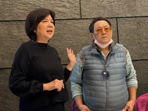 ▲「花甲」取景古厝遭強拆，洪姓地主由律師沈淑宜陪同出面控建商以小吃大。（圖／記者金武鳳攝，2026.1.13)