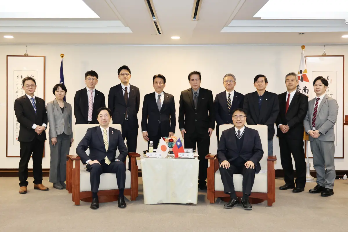 ▲熊本縣知事木村敬率團拜會市長黃偉哲，黃偉哲期盼未來雙方 在文化、教育、物產、觀光、產業等面向持續深化合作。（圖／台南市政府提供） 