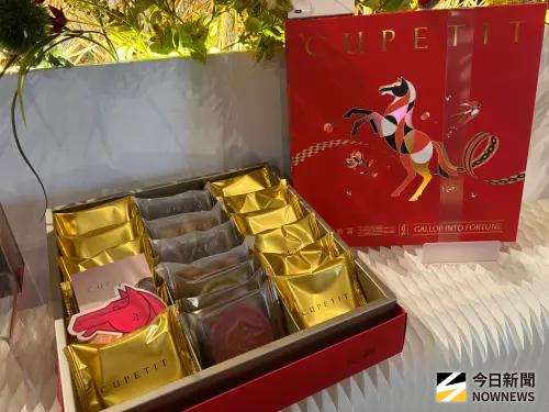 ▲《駿馬花禮》系列，以多元品項與時尚色系，成功搶占企業高端送禮市場。(圖／記者金武鳳攝，2026.1.13)