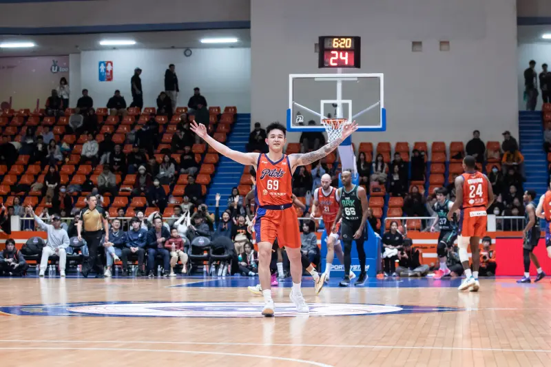 PLG首位2000分先生誕生！盧峻翔飆43分就下班　背後藏暖心原因　