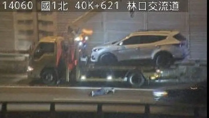 國1五楊高架死亡車禍畫面曝光！50歲駕駛下車檢查遭撞身亡