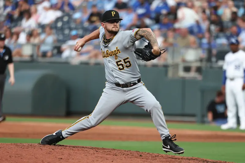 ▲美國職業棒球大聯盟（Major League Baseball）在2025年賽季因牛棚關鍵判斷失誤，遭衛冕軍洛杉磯道奇淘汰的費城費城人，休賽季持續強化後援戰力，今（14）日與匹茲堡海盜交易來29歲右投舒加特（Chase Shugart），為牛棚再添一名可用之兵，加深深度。（圖／美聯社／達志影像）