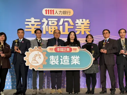 ▲歐德集團獲「2025 幸福企業-製造業類別」金獎肯定，(右二)為歐德傢俱顧問黃振煥。