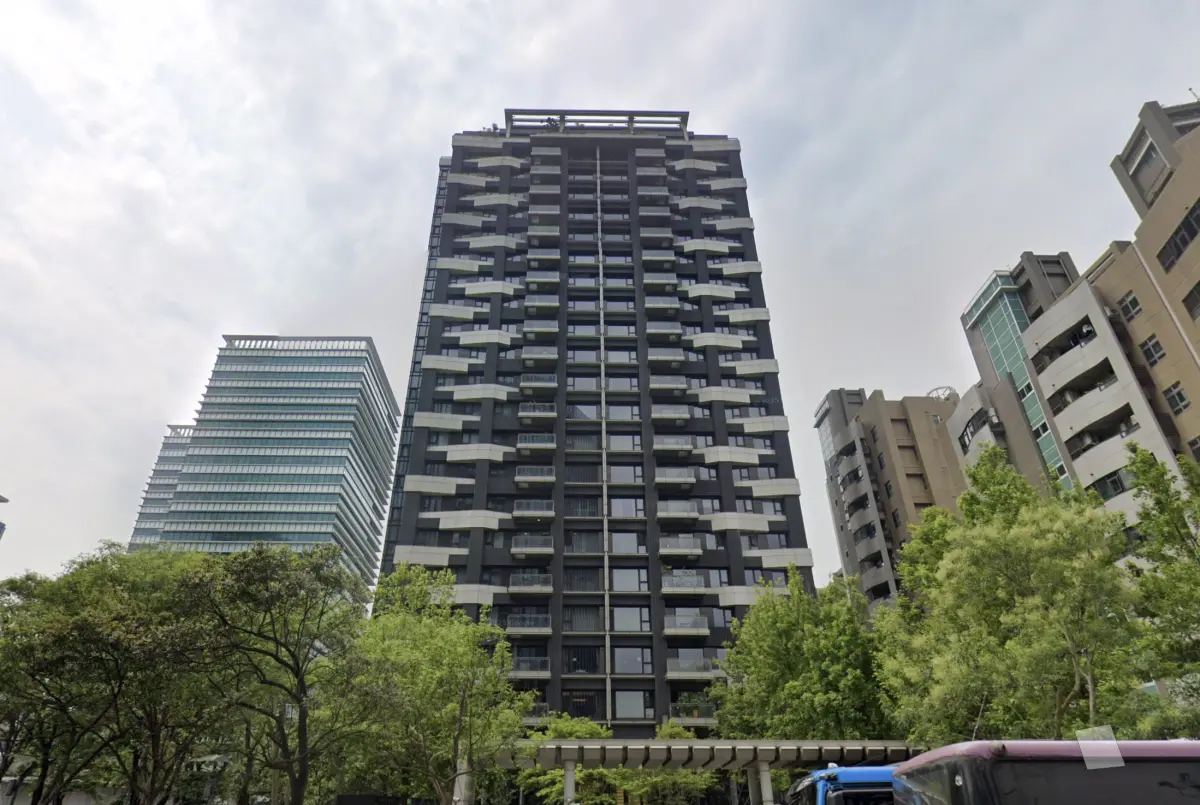 ▲「華固天匯」最新實價登錄揭露，7樓戶以8894萬元賣出，屋主帳面大賺3033萬元，漲幅高達51.7％。（圖／翻攝自Google Maps）