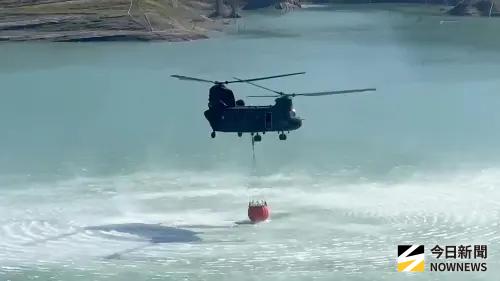 陸軍航特部出動CH-47支援雲林草嶺森林火災
