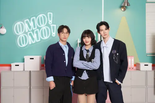 ▲阿本（左起）與木木、夏和熙一同出席《OMO調查局》開播滿月記者會。