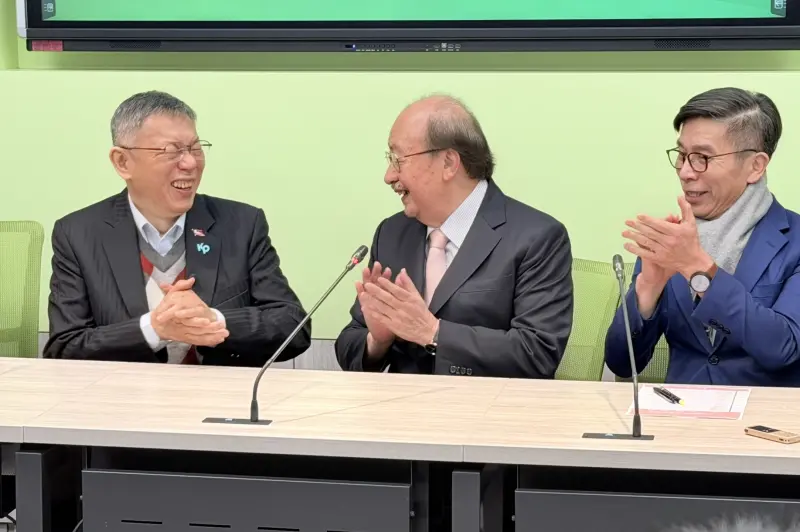 柯文哲不排除選台中？綠歡迎三腳督　酸國民黨吃米粉、民眾黨喊燙