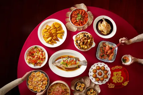 ▲50樓Cafe即日起至3月15日展開全新主題「寶島迎春宴」，結合閩南、客家風味，打造新春歡聚的澎湃盛宴。（圖／50樓Cafe提供）