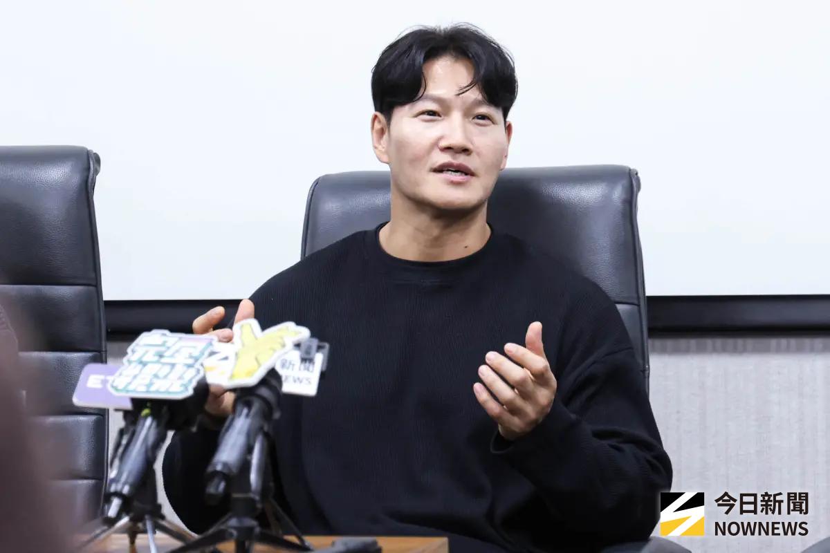 ▲金鐘國（金鍾國）來台錄製《生存王2》，拍攝結束後想去找之前收到的一款肥皂，跟家人一起用。（圖／記者朱永強攝）