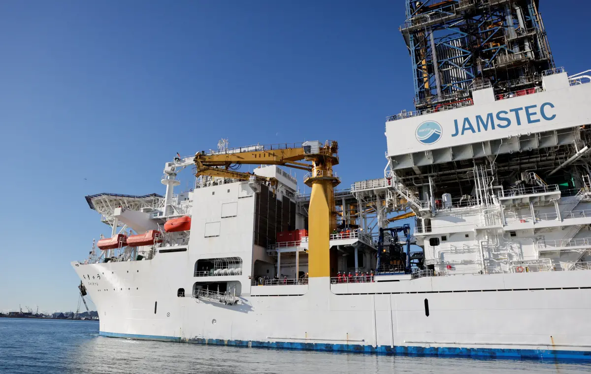 ▲日本海洋研究開發機構（JAMSTEC）主持的深海鑽探船「地球號」。（圖／路透社／達志影像）
