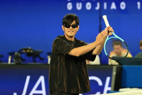 周杰倫澳網墨鏡去哪裡？大方送場邊小孩　粉絲羨慕喊：最大贏家
