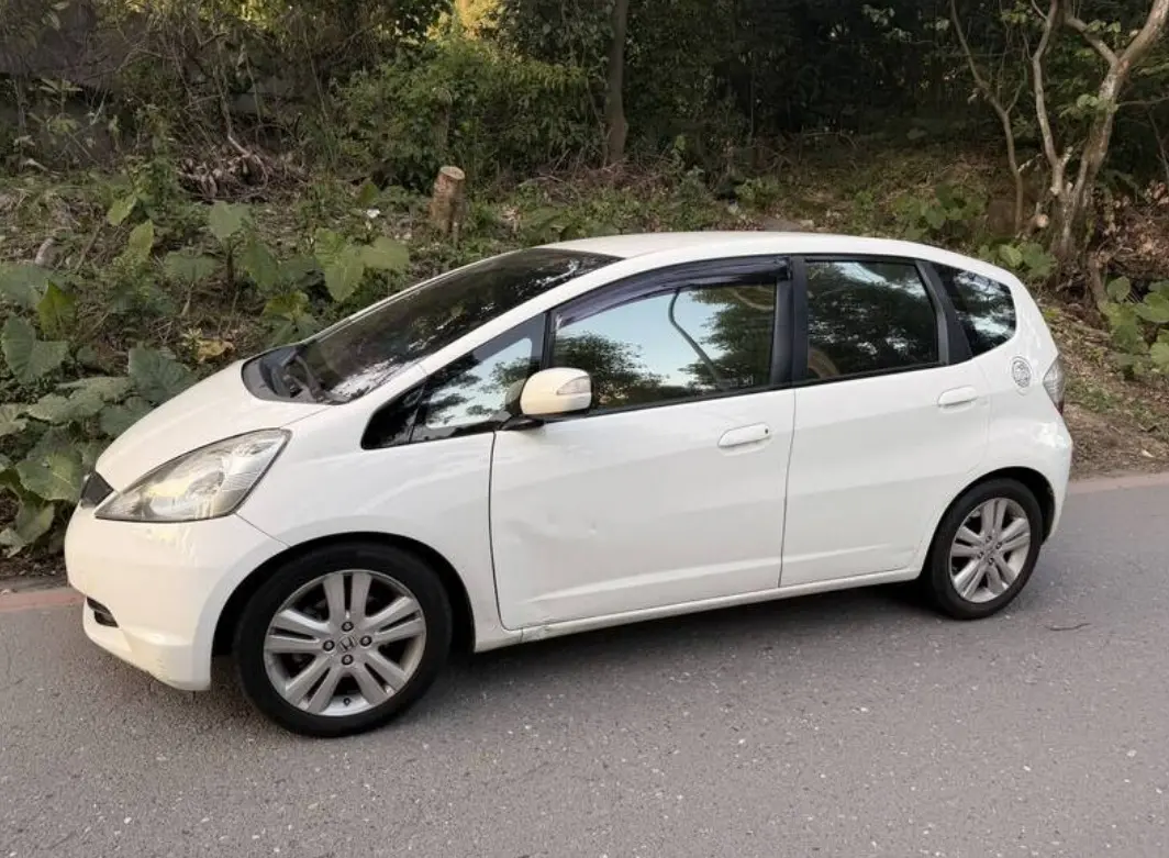 ▲新北市中和區員山路中坑公園旁發生一起命案，曾姓女子被巡邏警方發現躺在自小客車內，沒有生命跡象。（圖／翻攝畫面）