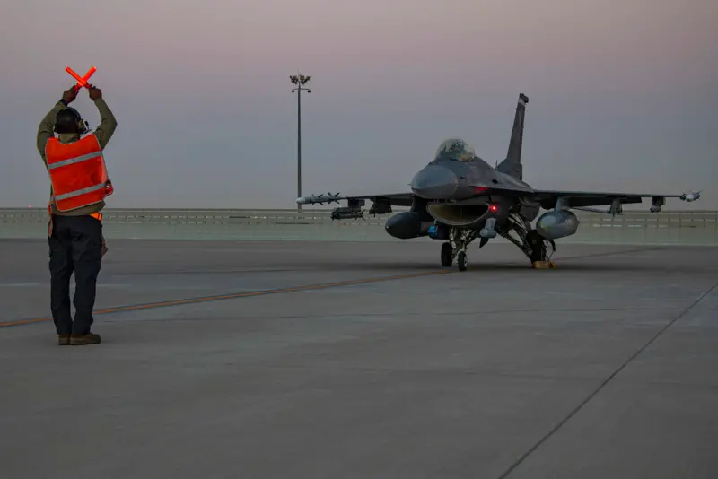 ▲美伊緊張關係升溫之際，位於卡達的美國烏代德空軍基地（Al Udeid Air Base），最新傳出一些美軍人員被告知在當地時間週三晚間之前離開。（圖／美聯社／達志影像）