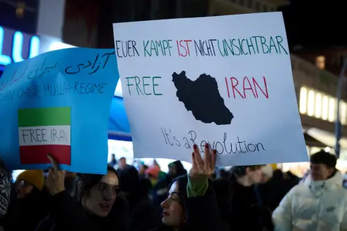 影／暫緩出兵？川普稱伊朗正停止「處決和殺戮」　將評估軍事行動
