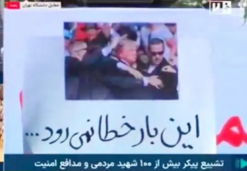 ▲伊朗官媒播出1張截圖，取自川普2024年在賓州選前造勢時，遇刺未遂的畫面，恫嚇意味濃厚。（圖／翻攝自X平台）