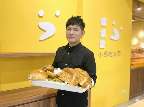 ▲林致兵打出「免技術」的懶人創業法，強調小鳥吃吐司加盟主只需準備一台專業烤箱，將送來的半成品麵包送入烤製即可出爐。（圖／翻攝臉書）