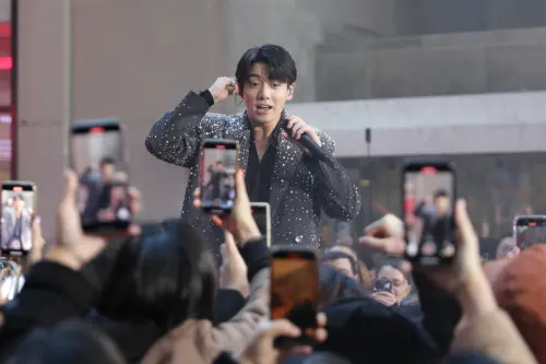 ▲防彈少年團（BTS）曾全員登上全球百大帥哥榜，柾國（如圖）不只拿下過冠軍，更連續10年上榜，堪稱全團門面之一。（圖／美聯社／達志影像）