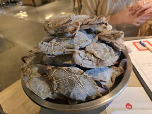 ▲鼎鼎大飯店股份有限公司的「遠東咖啡自助餐廳」的三點蟹被檢出重金屬鎘超標。（圖／北市衛生局提供）