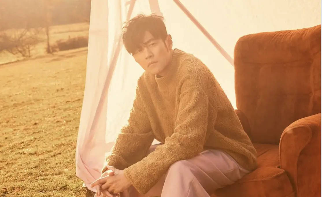 ▲周杰倫（如圖）首次參加澳網，腳上的鞋子是由PHANTACI與Nike聯手打造的「PHANTACI x Nike Air Max 95 周杰倫聯名款山水樂章 II1200-221」，像是把樂器穿在腳上。（圖／翻攝自周杰倫IG@jaychou）