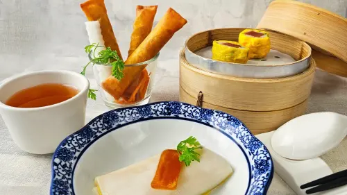 ▲高雄翰品酒店攜手梓官區漁會嚴選當季新鮮烏魚子，於館內「港都茶樓」推出三款創意新品。（圖／高雄翰品酒店提供）