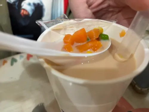 三色豆奶茶開箱！一天賣破60杯 老闆：不會停賣、香菜奶茶研發中 | 生活 | NOWnews今日新聞