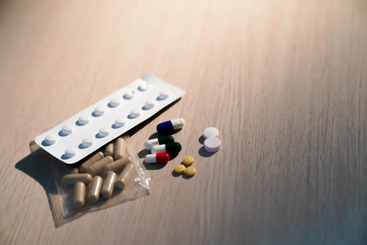 ▲「止痛藥濫用」並不僅限於服用過量，藥師提醒，凡是未依醫囑服用、或非醫療目的使用，都屬於不當用藥行為。（圖／台北慈濟醫院提供）