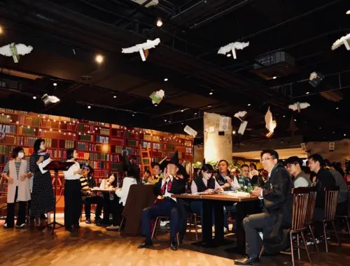 ▲發表會在大林歐樂沃築夢城堡舉行，全場以「魔法學院」為主題設計，象徵業者如同學習魔法般，將服務質感全面升級。（圖／縣府提供）