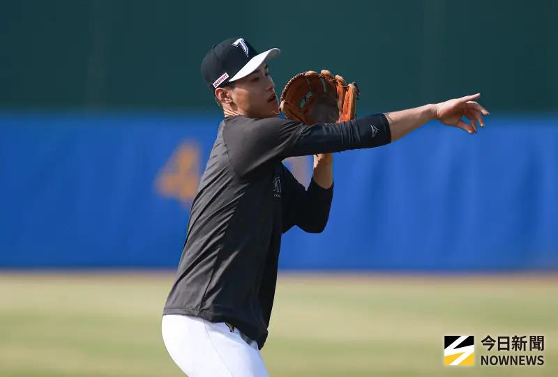 ▲味全龍內野手張政禹目前隨2026WBC經典賽中華隊集訓，內野二、三、游都練，擁有多守位優勢。（圖／記者葉政勳攝 ,2026.01.15）