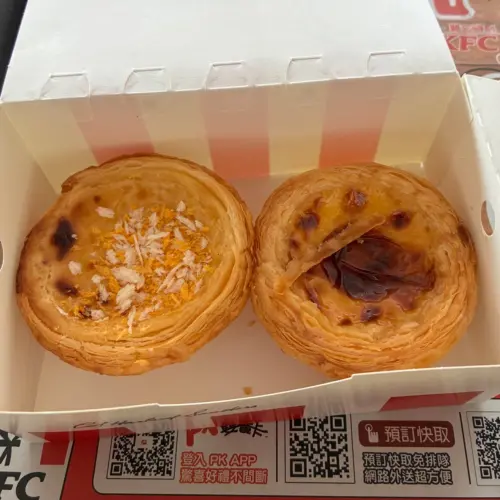 ▲民眾去年11月在高雄三多店就搶先吃到「酥皮版」蛋撻。（圖／民眾提供）