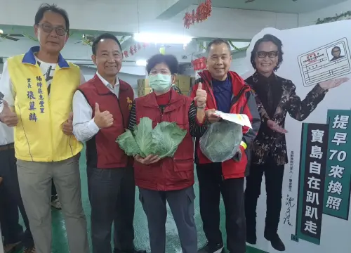 入社區宣導交通安全！高雄市區監理所到社區免費送高麗菜搶救農民
