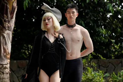 百白嗆郭書瑤：我比妳辣！首穿大尺高衩泳裝　變身跨性別老娘辣爆
