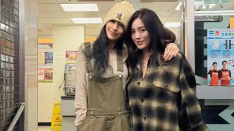 便利商店前2正妹搭肩合照！畫面太美　一看竟然是大咖時尚名媛