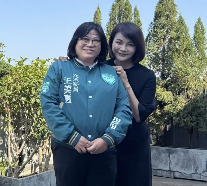 ▲驚喜合體子瑜媽！王美惠聽聞赴韓受訓史感嘆：努力時間會給答案。（圖／立法委員 王美惠臉書）