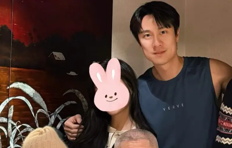 劉書宏合照緊摟新歡！前女友茵聲反應曝光　經紀人鬆口長髮女身分