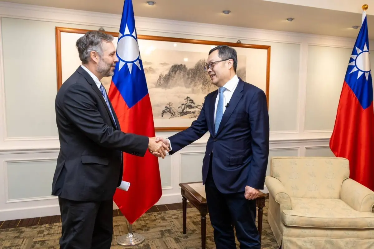 ▲加拿大對中政策趨審慎，外交部次長陳明祺（圖右）提醒：中國善用經貿作為政治槓桿。（圖／外交部提供）